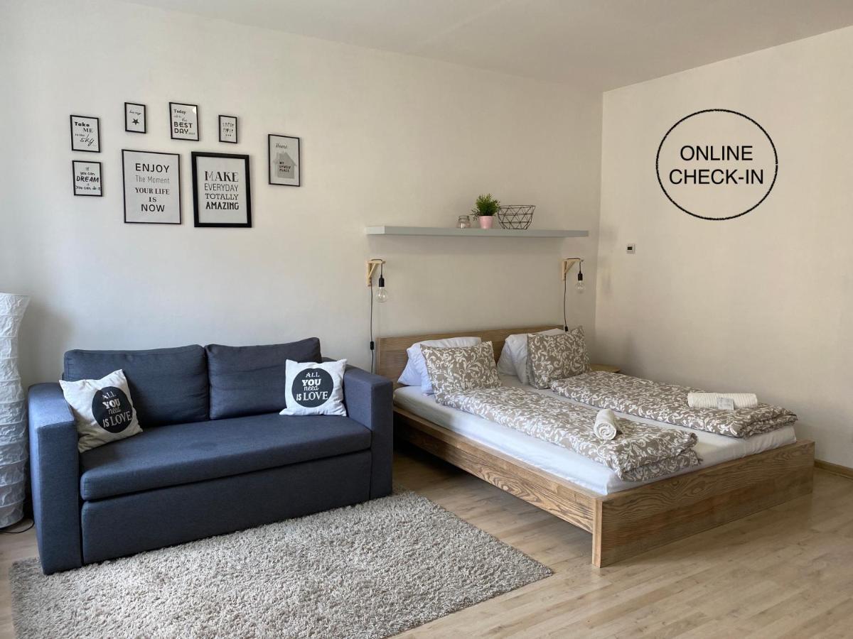 Satys Apartments اوسترافا المظهر الخارجي الصورة